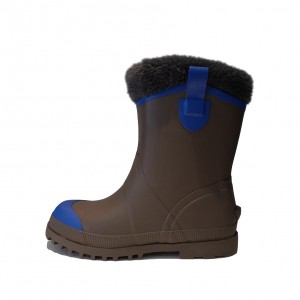Winter boot with removable liner