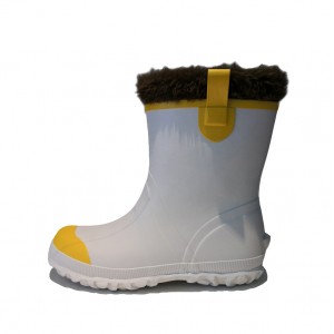 Winter rubber boot with removable liner